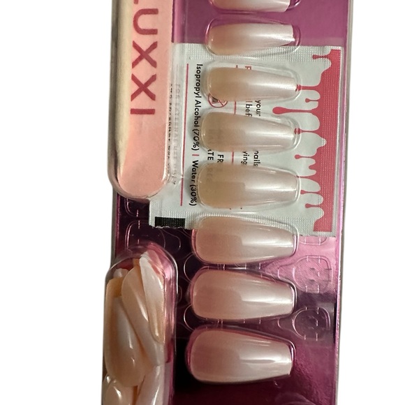 2 SETS OF LUXXI PRESS IN NAILS BRAND NEW INSTANT MANICURE RETAILS $16 each - Picture 6 of 8
